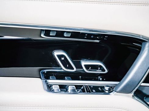 Used 2023 Land Rover Range Rover SE image 20