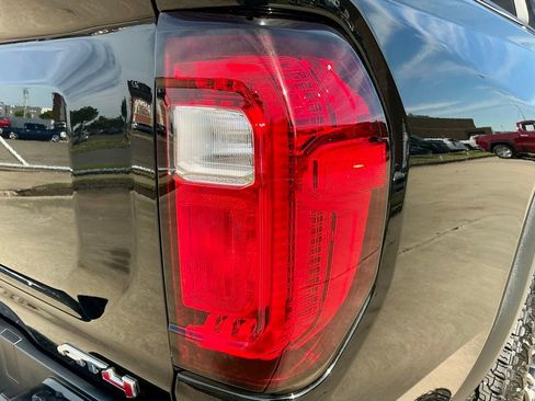 Used 2025 GMC Canyon AT4 AWD/4WD image 16