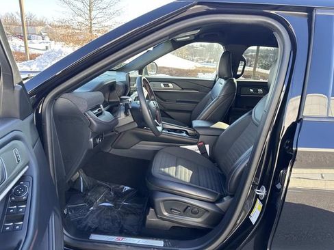 Used 2025 Ford Explorer ST-Line image 18