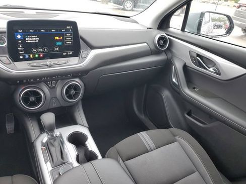 Used 2025 Chevrolet Blazer LT FWD image 13