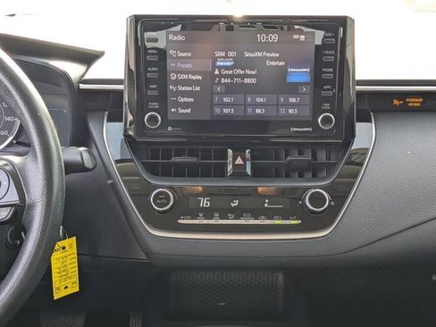 Used 2022 Toyota Corolla LE image 17