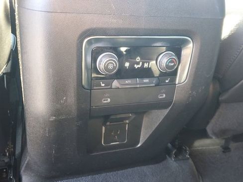 Used 2022 Chevrolet Suburban Z71 w/ Luxury Package image 13