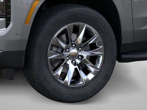 New 2026 Chevrolet Suburban Premier image 9