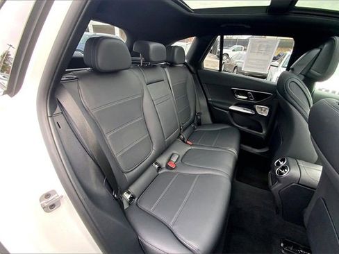 Used 2025 Mercedes-Benz GLC 300 4MATIC image 16