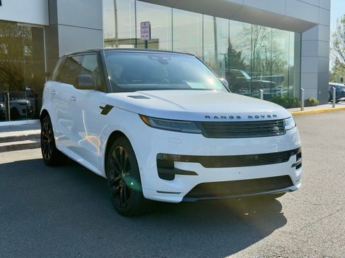Used 2025 Land Rover Range Rover Sport Dynamic SE image 2