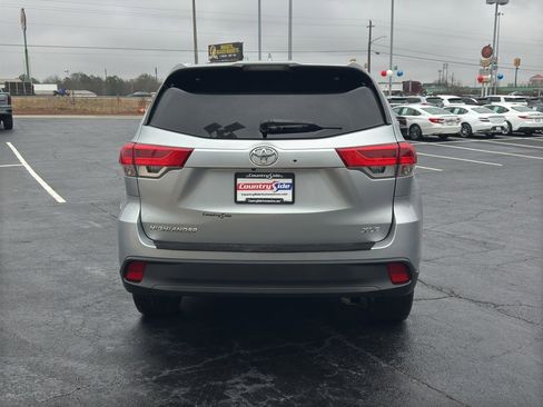 Used 2019 Toyota Highlander XLE image 9