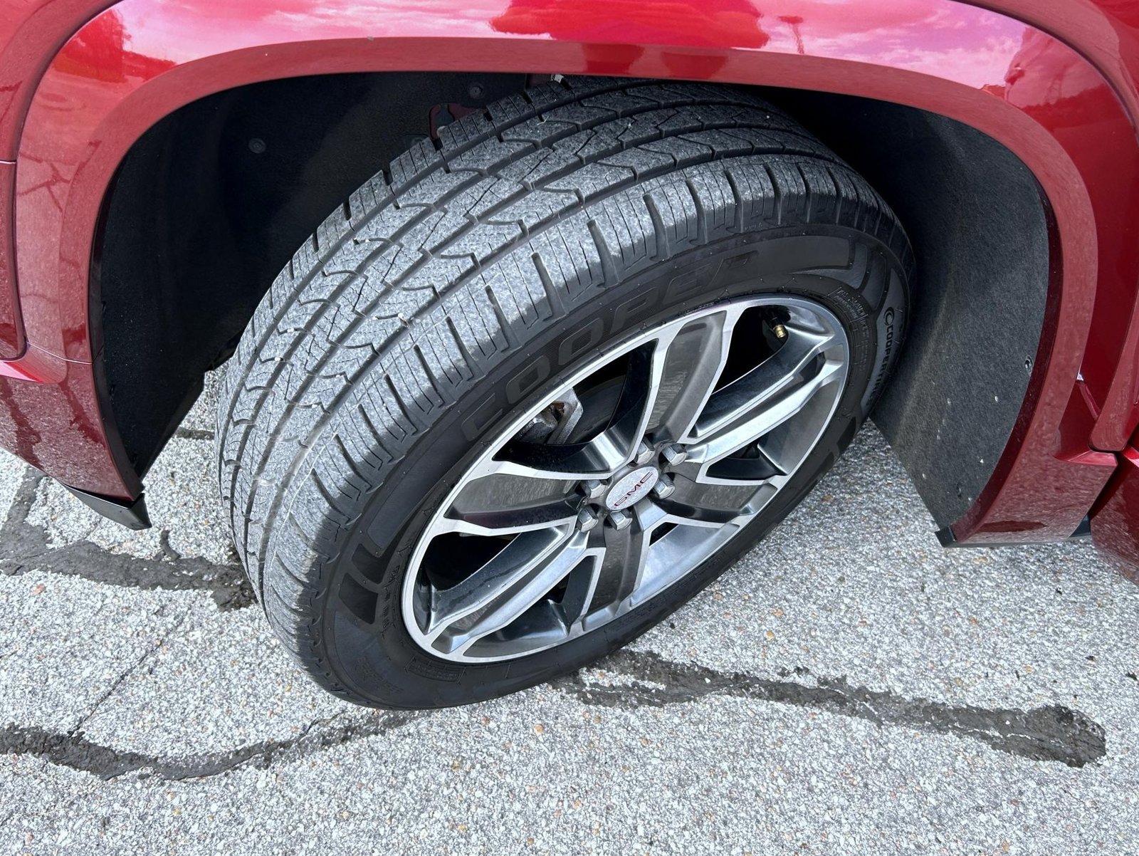 Used 2018 GMC Acadia Denali w/ Technology Package AWD/4WD image 31