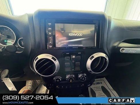 Used 2014 Jeep Wrangler Unlimited Rubicon w/ Connectivity Group AWD/4WD image 18