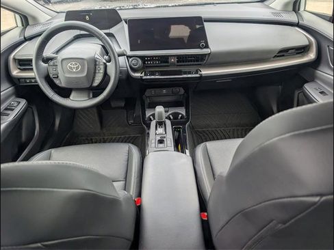Used 2024 Toyota Prius XLE image 16