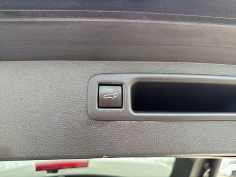 Used 2020 Toyota Highlander Limited image 12