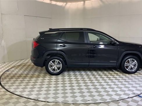 Used 2021 GMC Terrain SLE w/ Driver Convenience Package image 9