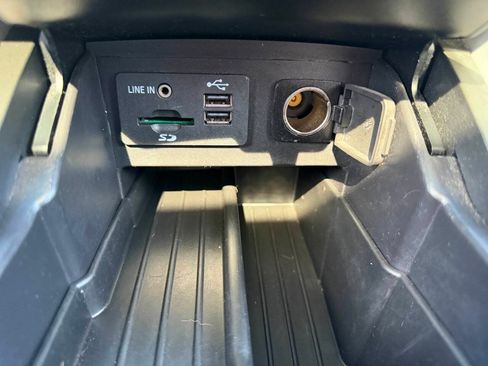 Used 2014 Ford Explorer XLT w/ Equipment Group 202A AWD/4WD image 27