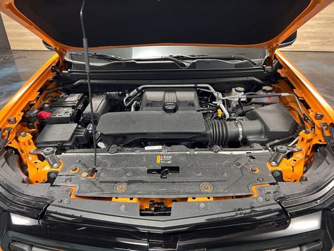 Used 2025 Chevrolet Colorado Z71 w/ Technology Package AWD/4WD image 22