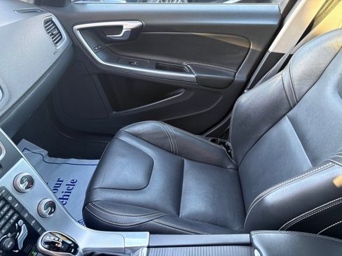 Used 2018 Volvo S60 T5 Dynamic image 32