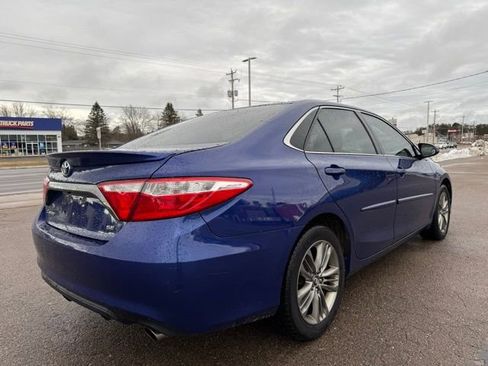Used 2015 Toyota Camry SE image 5
