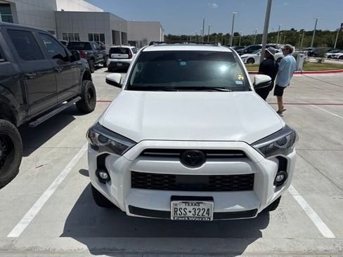 Used 2022 Toyota 4Runner SR5 Premium w/ Moonroof Package RWD image 3