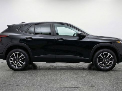 Used 2025 Chevrolet TrailBlazer LT FWD image 11