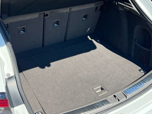 Certified 2021 Porsche Macan AWD/4WD image 19