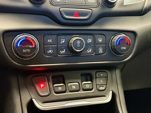 Used 2020 GMC Terrain SLT w/ Preferred Package image 10