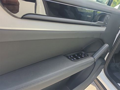 Used 2025 Porsche Cayenne image 24