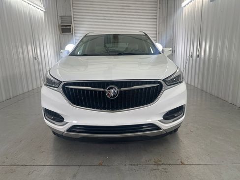 Used 2020 Buick Enclave Essence image 2