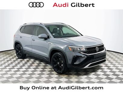 Used 2022 Volkswagen Taos SE w/ Panoramic Sunroof Package