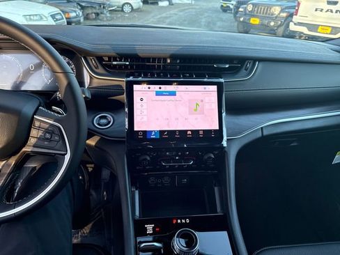 New 2025 Jeep Grand Cherokee Limited w/ Luxury Tech Group II image 21