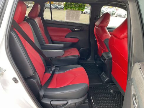 Used 2023 Toyota Highlander XSE image 40