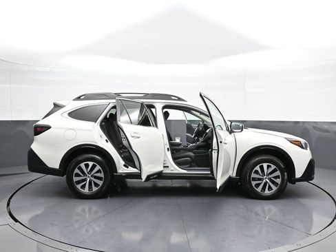 Used 2022 Subaru Outback Premium image 41