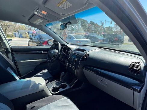 Used 2013 Kia Sorento LX image 5