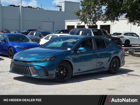 Used 2025 Toyota Camry SE w/ Convenience Package FWD image 1