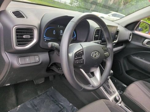 Used 2025 Hyundai Venue SEL FWD image 15