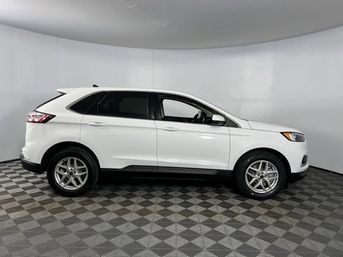 Used 2024 Ford Edge SEL w/ Convenience Package image 5