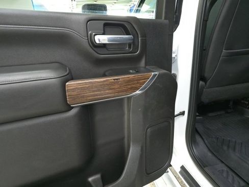 Used 2022 Chevrolet Silverado 2500 High Country w/ Z71 Off-Road Package image 9