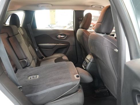 Used 2015 Jeep Cherokee Sport w/ Sport Appearance Group FWD image 31