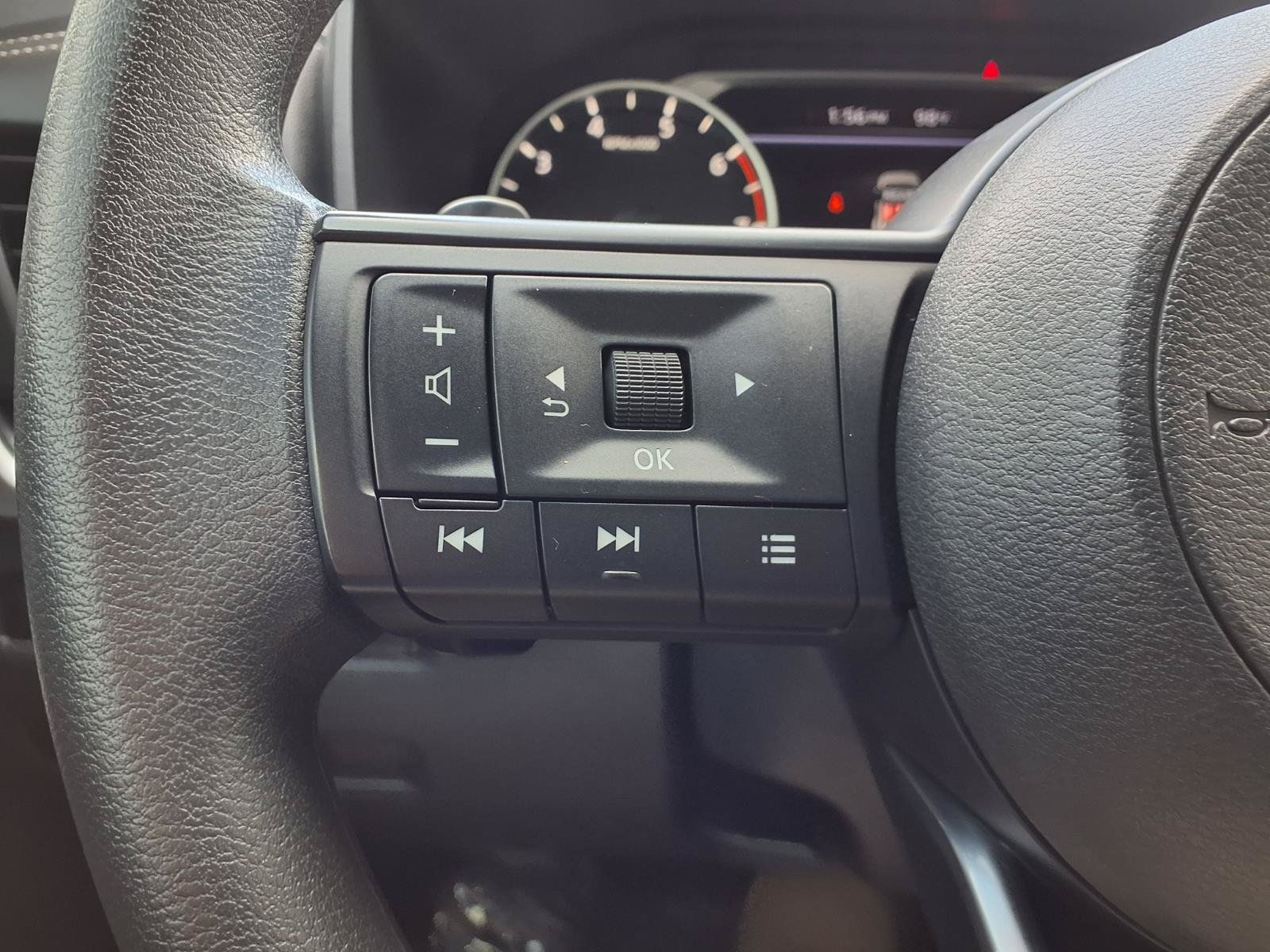 Used 2024 Nissan Rogue SV FWD image 14