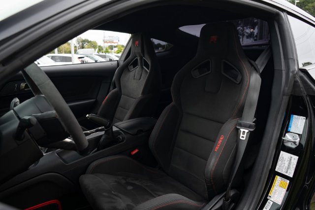Used 2018 Ford Mustang Shelby GT350R w/ GT350R Equipment Group 920A RWD image 31