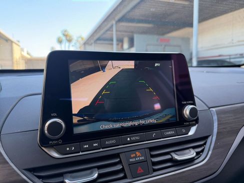 Used 2025 Nissan Altima 2.5 SV image 23