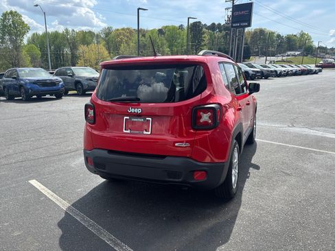 Used 2015 Jeep Renegade Latitude FWD image 49