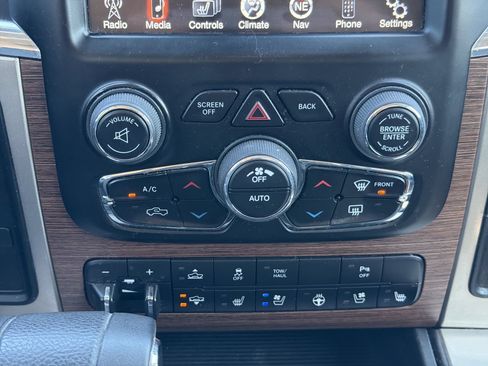 Used 2013 RAM 1500 Laramie w/ Convenience Group AWD/4WD image 18