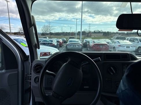 Used 2019 Ford E-450 and Econoline 450 Super Duty w/ Power Windows & Locks Group image 16