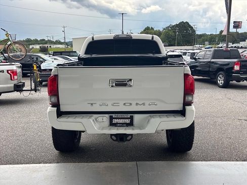 Used 2018 Toyota Tacoma SR5 RWD image 25