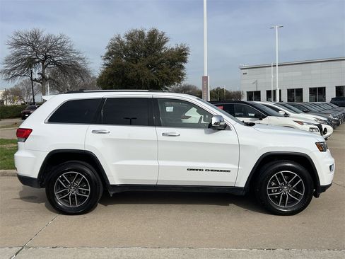 Used 2017 Jeep Grand Cherokee Limited w/ Luxury Group II image 3