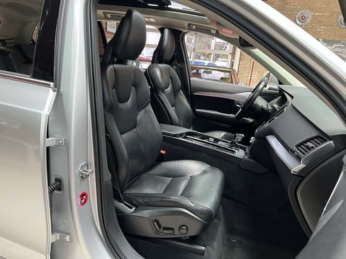 Used 2018 Volvo XC90 T6 Momentum AWD/4WD image 25