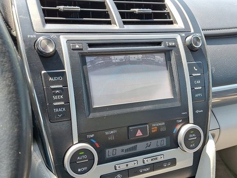 Used 2013 Toyota Camry XLE w/ Leather Pkg FWD image 19