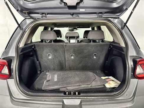 Used 2020 Hyundai Venue SEL image 25