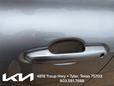 Used 2022 Toyota Highlander XLE FWD image 6