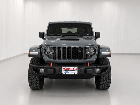 Used 2025 Jeep Gladiator Mojave AWD/4WD image 2
