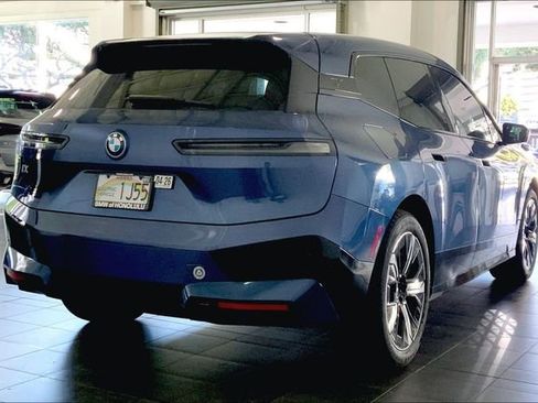 Used 2023 BMW iX xDrive50 w/ Sport Package AWD/4WD image 6