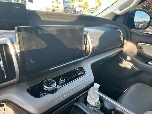 Used 2025 Ford Expedition Max Active AWD/4WD image 13